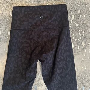 Lululemon Size 2 Wunder Under Cheetah Print Black